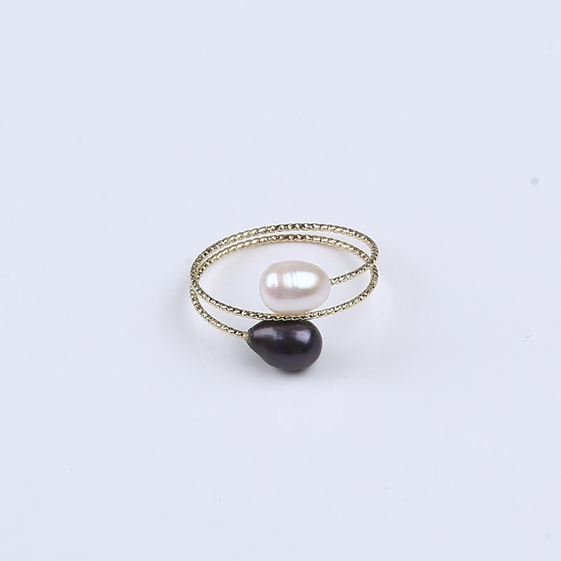 ⁦טבעת מים מתוקים טבעית בעבודת יד לנשים - תכשיטים מינימליסטיים בגוון זהוב עם אורז רב צבעים (ורוד, לבן, שחור, חום) - מתנה אלגנטית ליום יום וליום האהבה, ללבוש לכל השנה, פריט מתנה, אומנות אומנותית⁩ – תמונה ⁦16⁩