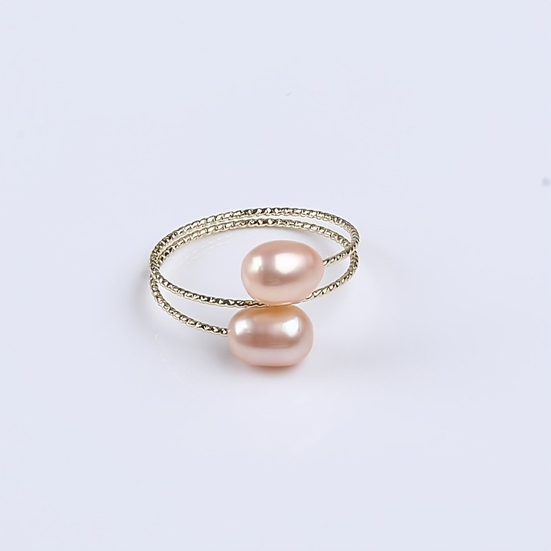 ⁦טבעת מים מתוקים טבעית בעבודת יד לנשים - תכשיטים מינימליסטיים בגוון זהוב עם אורז רב צבעים (ורוד, לבן, שחור, חום) - מתנה אלגנטית ליום יום וליום האהבה, ללבוש לכל השנה, פריט מתנה, אומנות אומנותית⁩ – תמונה ⁦8⁩