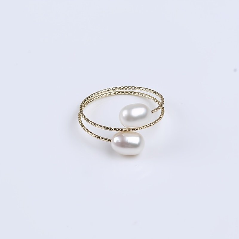 ⁦טבעת מים מתוקים טבעית בעבודת יד לנשים - תכשיטים מינימליסטיים בגוון זהוב עם אורז רב צבעים (ורוד, לבן, שחור, חום) - מתנה אלגנטית ליום יום וליום האהבה, ללבוש לכל השנה, פריט מתנה, אומנות אומנותית⁩ – תמונה ⁦12⁩