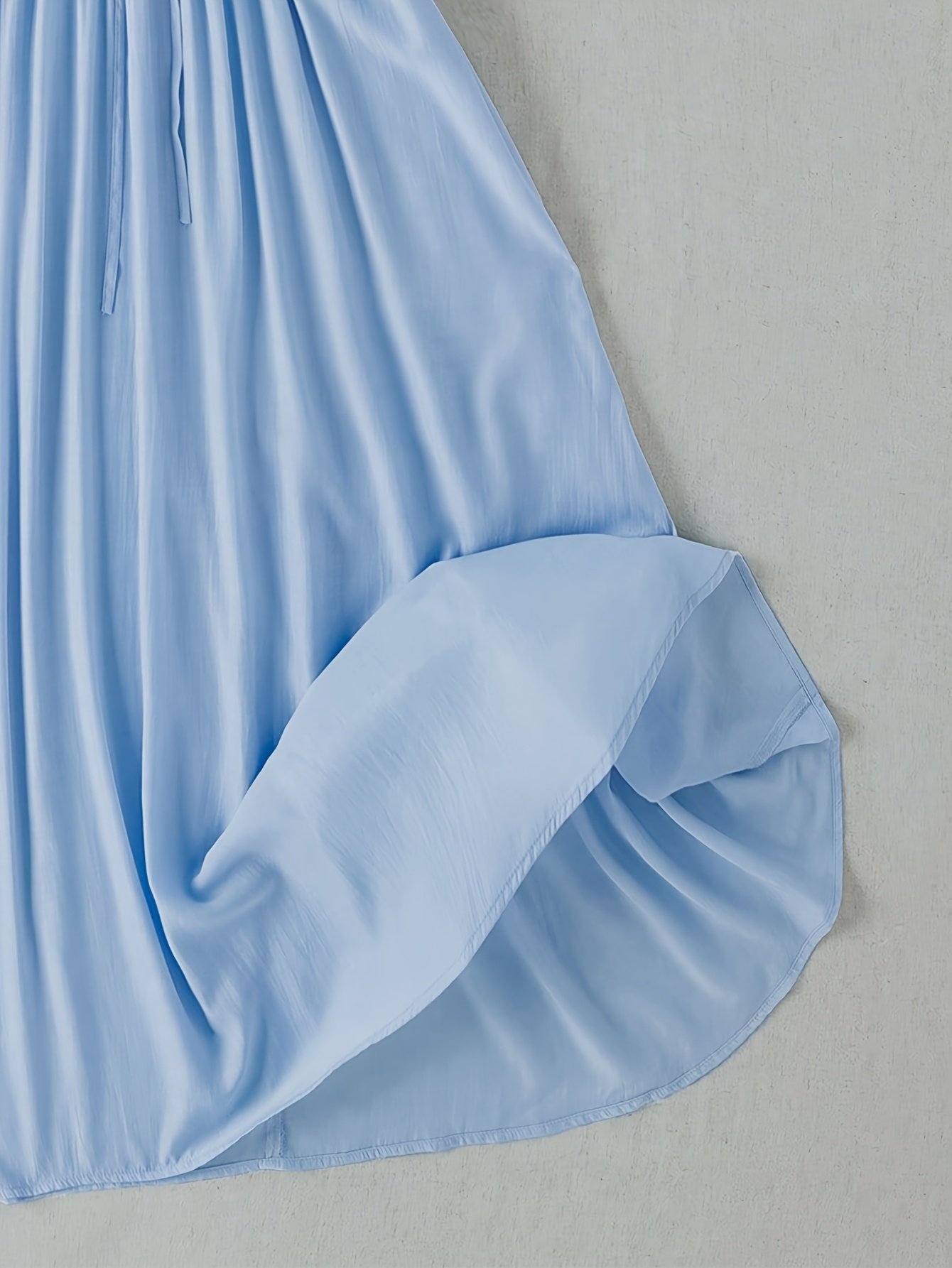 שמלה קז'ואלית בצבע תכלת לנשים עם כפתורים מלפנים, קשירה מתכווננת במותן ושרוולים קצרים - חצאית קפלים בגזרת A, גזרה רחבה, שמלת קיץ ניתנת לכביסה במכונה לטיולי אביב/קיץ – תמונה 3