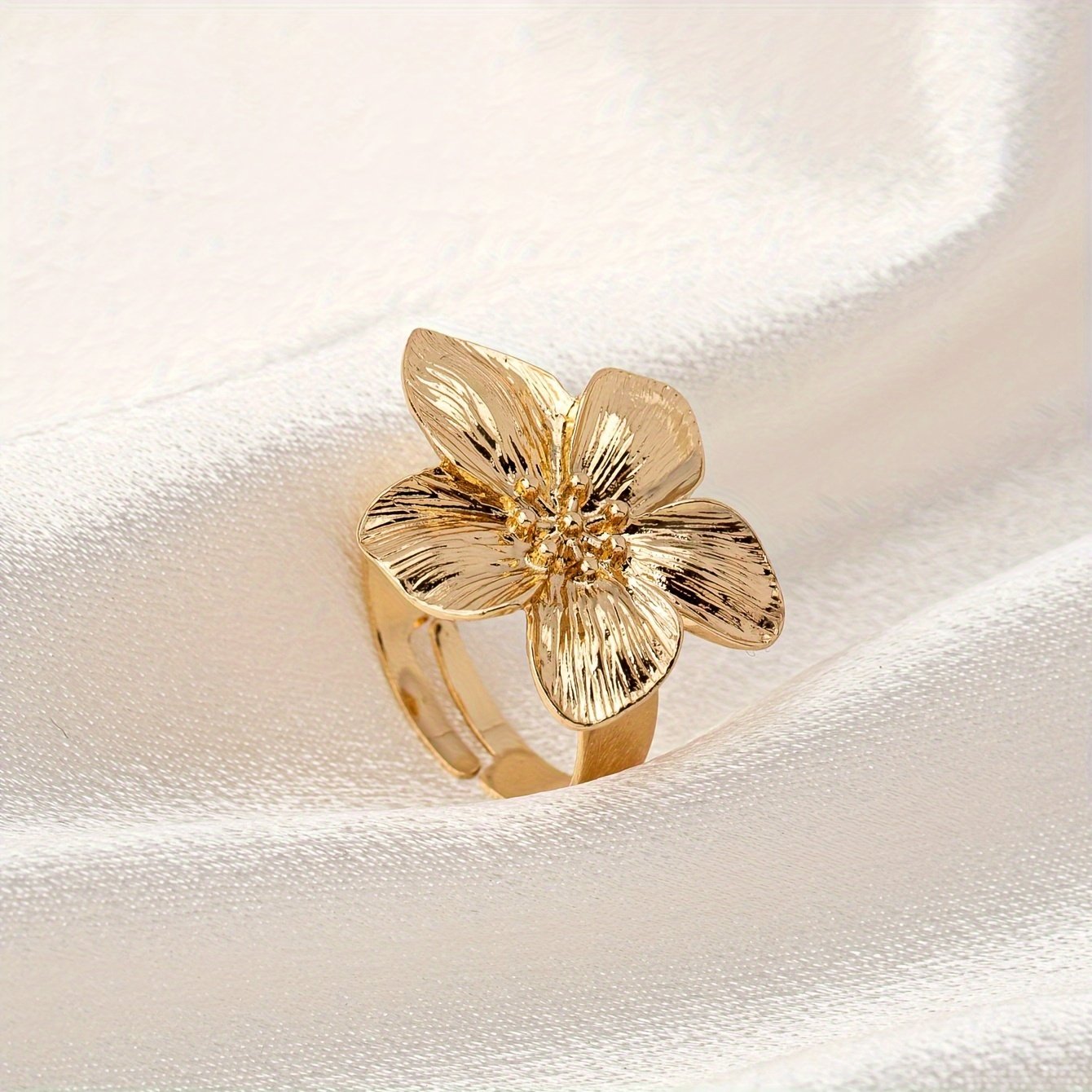 ⁦טבעת פתוחה לאישה אחת טבעת מתכווננת בצורת פרח פשוטה ופתוחה מתאימה ללבוש יומיומי ולאירועים⁩ – תמונה ⁦3⁩