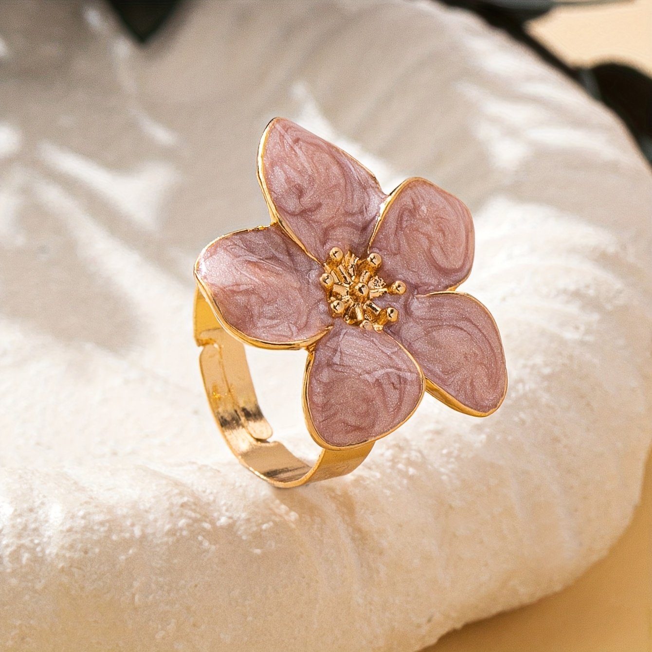 ⁦טבעת פתוחה לאישה אחת טבעת מתכווננת בצורת פרח פשוטה ופתוחה מתאימה ללבוש יומיומי ולאירועים⁩ – תמונה ⁦7⁩