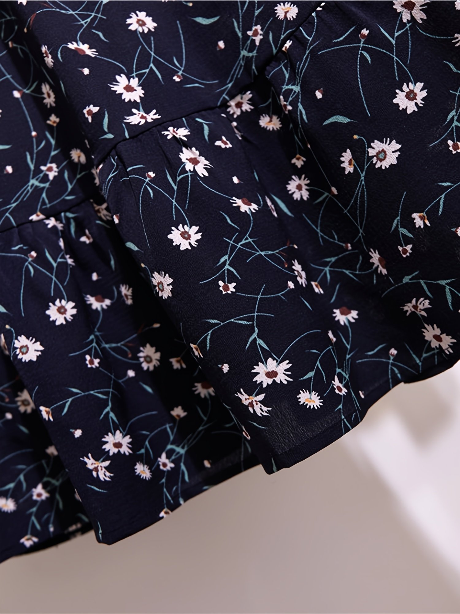 ⁦שמלה אלגנטית עם הדפס פרחוני, צווארון קשירה ושרוולים מתרחבים - שמלת מידי בגזרת A מפוליאסטר גמישה לנשים, מושלמת לאביב, קיץ וסתיו, ללבוש קז'ואל או מסיבה, שמלה פרחונית⁩ – תמונה ⁦5⁩