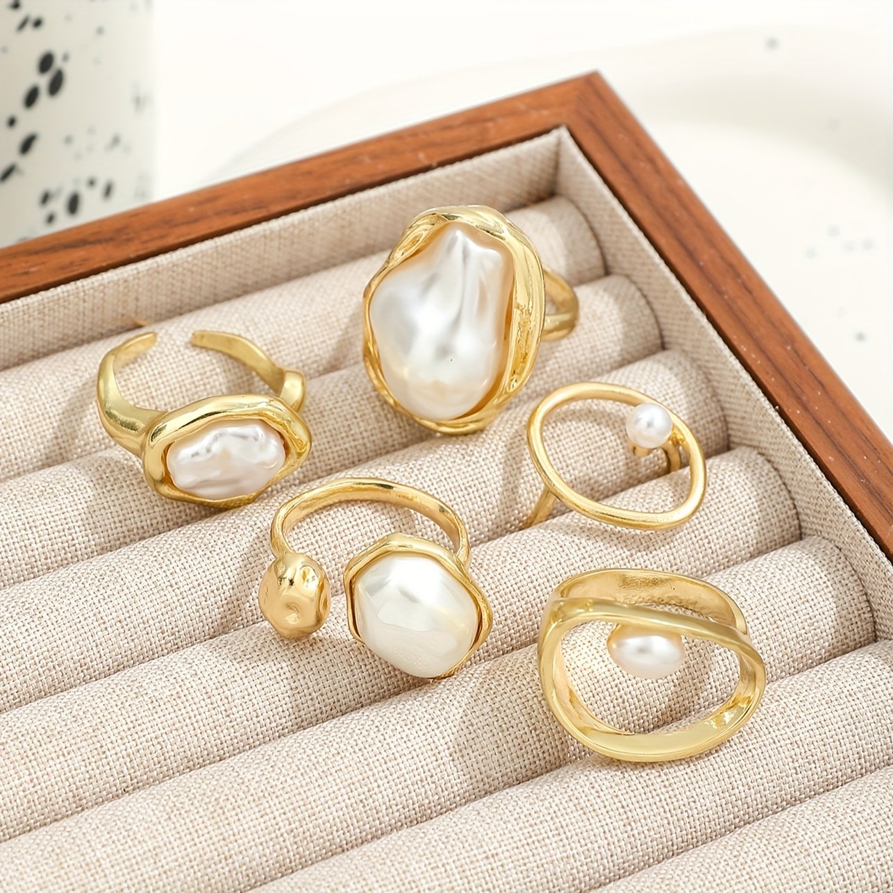 סט טבעות פנינה מלאכותית מלוטשת בעבודת יד מסגסוגת 5 יחידות: טבעות מוגזמות אלגנטיות, מסוגננות וסקסיות ללבישה יומיומית, מסיבות חופשה, חתונות או הענקת מתנות – תמונה 3