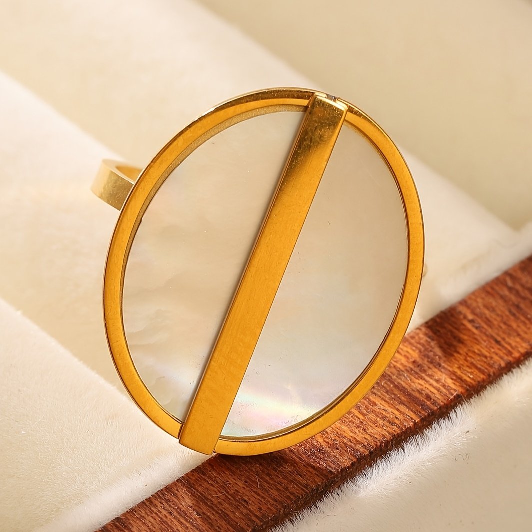 טבעת נירוסטה מתכווננת אלגנטית לנשים בגוון זהוב עם שלישיית פניני חיקוי - מושלמת למסיבות, מתנות ליום האהבה ולרמדאן, טבעת רב-תכליתית | טבעת בסגנון וינטג' | גימור יוקרתי - Image 5