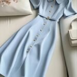 שמלת חולצה תכלת אלגנטית לנשים - שרוולים קצרים אופנתי, צווארון מכופתר, גזרה זורמת, מושלמת לסתיו/חורף, לבוש יומיומי עד רשמי, לבוש יומיומי | שמלה מכופתרת | מרקם מבריק