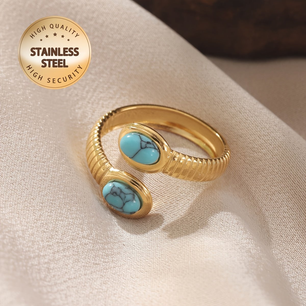 ⁦טבעת נירוסטה אלגנטית אחת עם נגיעות טורקיז - עיצוב רצועה מעוותת בסגנון בוהו שיק, מושלמת לחופשה וללבוש יומיומי - תכשיטי אופנה איכותיים לנשים, תכשיטי מתנה אופנתיים | סגנון בוהמי | נגיעות אקזוטיות⁩ – תמונה ⁦2⁩