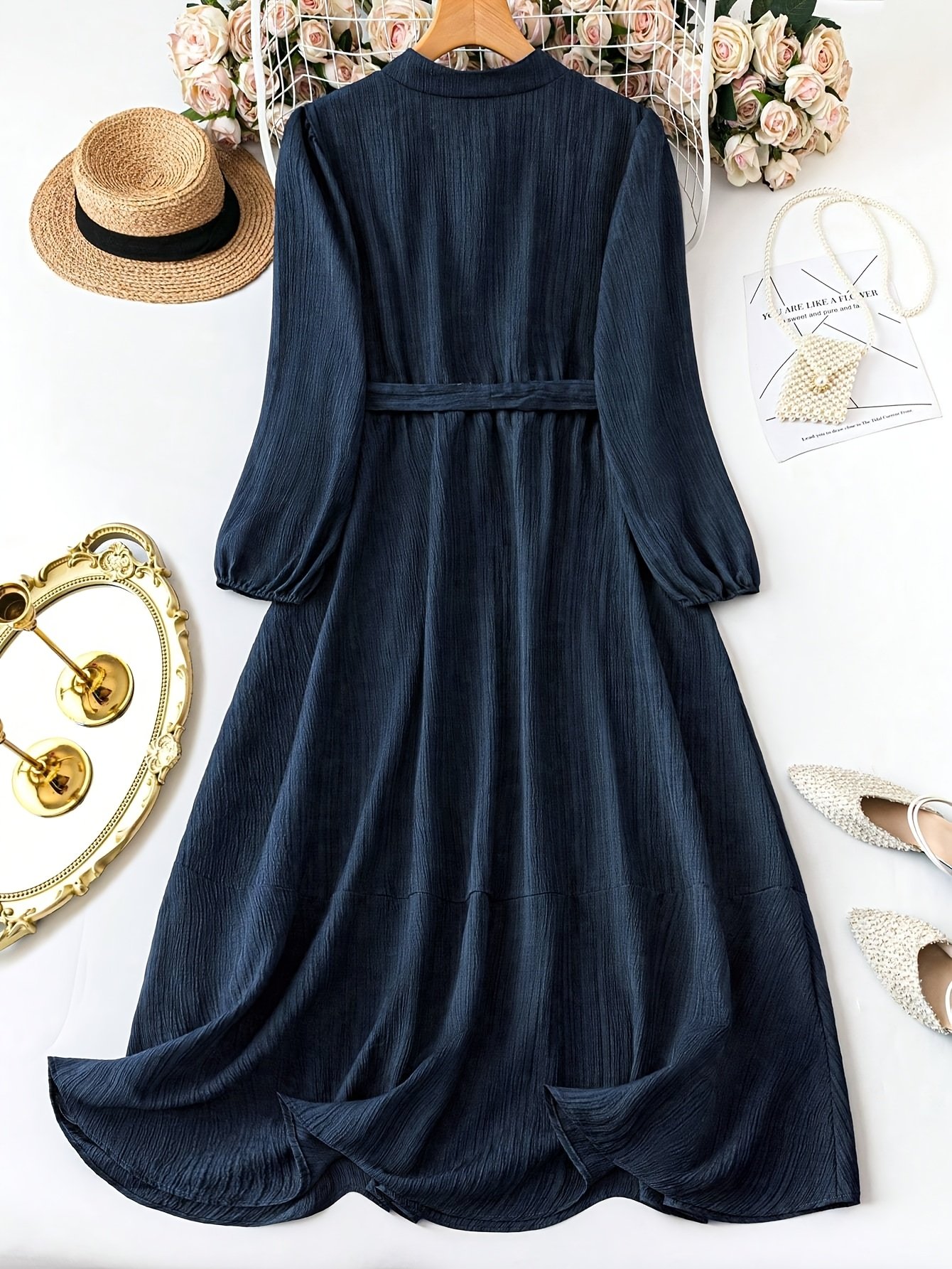 ⁦שמלה אלגנטית וארוכה עם שרוולים מכופתרים לנשים במידות גדולות - צבע אחיד, צווארון עומד, בד לא נמתח, מושלם לכל עונות השנה, ללבוש קז'ואל עד רשמי, שמלה רשמי קז'ואל | שמלה ארוכה אלגנטית | פרטים עדינים⁩ – תמונה ⁦2⁩