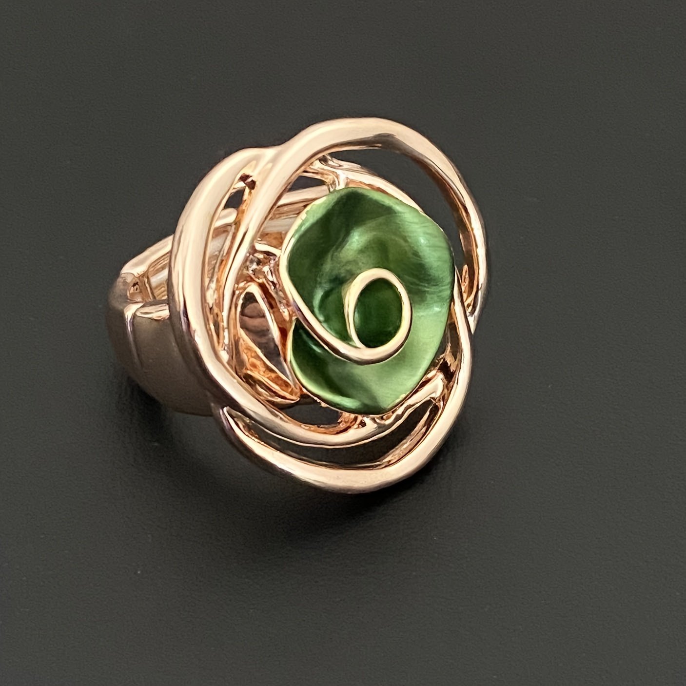 טבעת ורדים יצירתית מסוג חדש, עשויה מסגסוגת איכותית עם גמישות מתכווננת, כמתנה ליום האהבה, עם תחושה יוקרתית. - Image 9