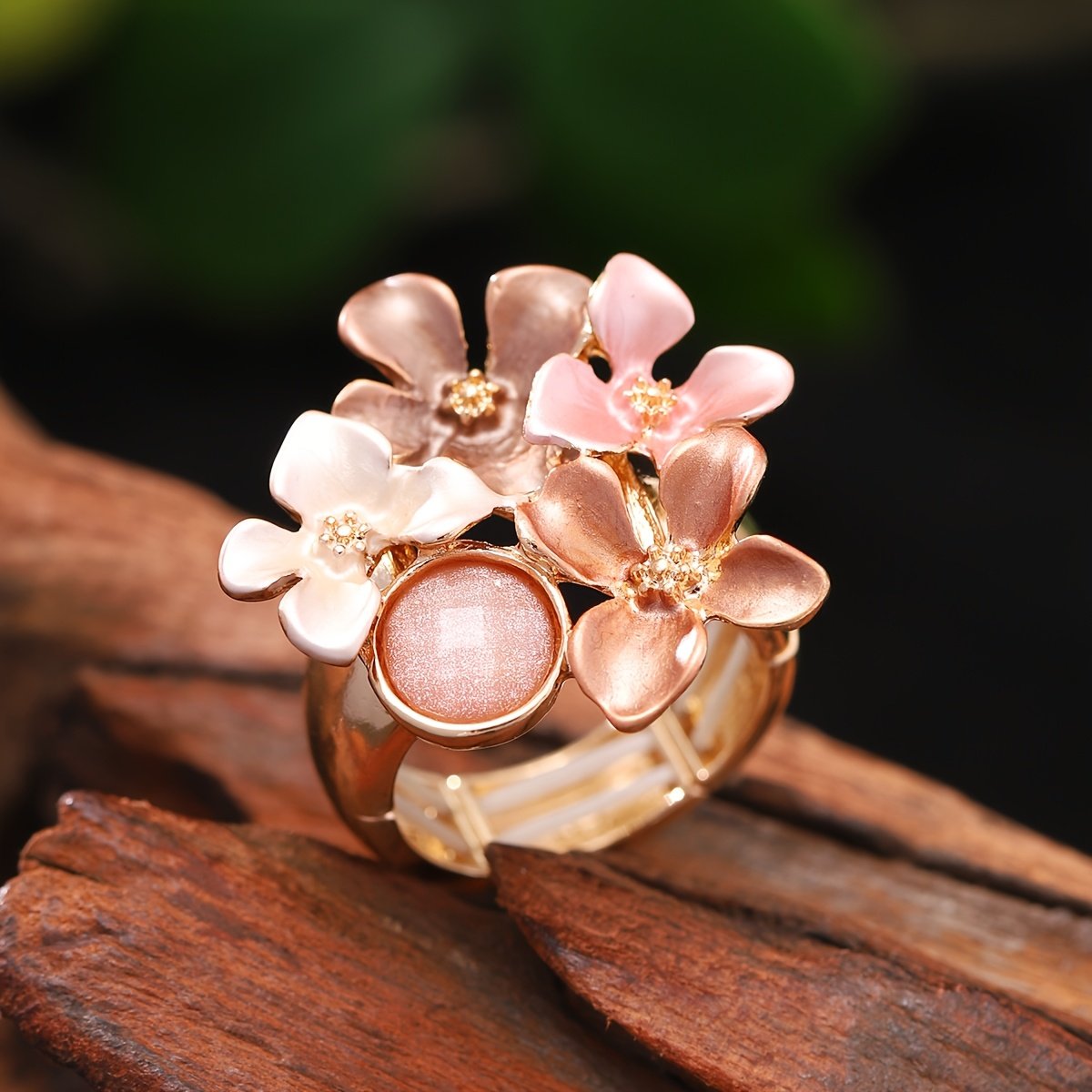 טבעת פרחים בסגנון בוהמי מצופה זהב מסגסוגת אבץ 1 יחידות, אמייל אלסטי, מושלמת לאביב ולקיץ, מתנה אידיאלית ליום האם, לחתונה ולחגים, אביזר חגיגי, טבעת בוהמית - Image 3