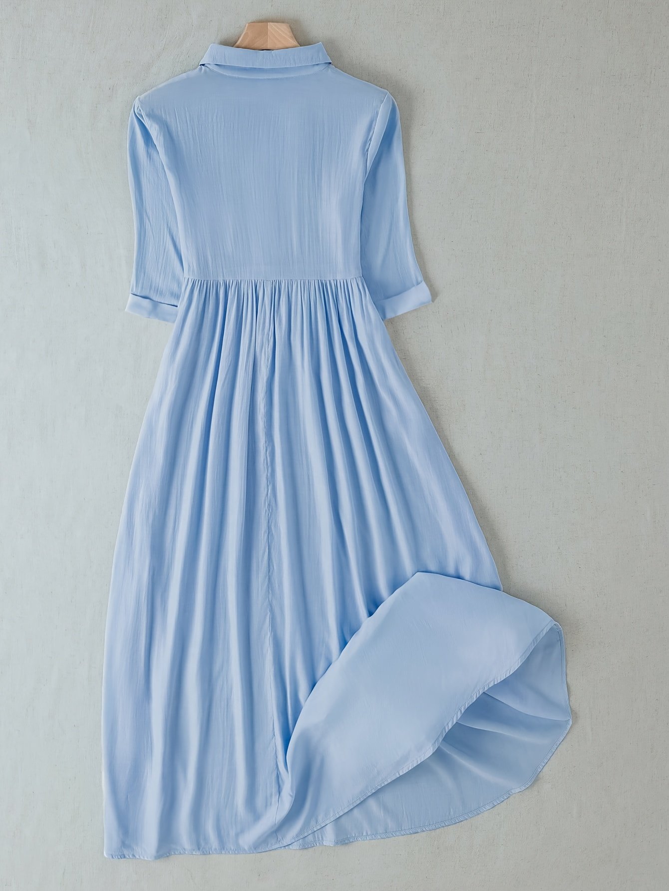 שמלה קז'ואלית בצבע תכלת לנשים עם כפתורים מלפנים, קשירה מתכווננת במותן ושרוולים קצרים - חצאית קפלים בגזרת A, גזרה רחבה, שמלת קיץ ניתנת לכביסה במכונה לטיולי אביב/קיץ – תמונה 2