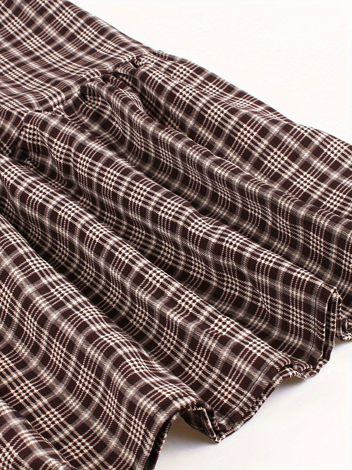 ⁦שמלת A-קו וינטג' לנשים עם הדפס חום ולבן - חצאית מתרחבת בגזרה גבוהה, שרוול עם צווארון עגול, ניתן לכביסה במכונה, ללבוש קז'ואל עד חצי רשמי כל העונה, שמלה מבד זורם⁩ – תמונה ⁦7⁩