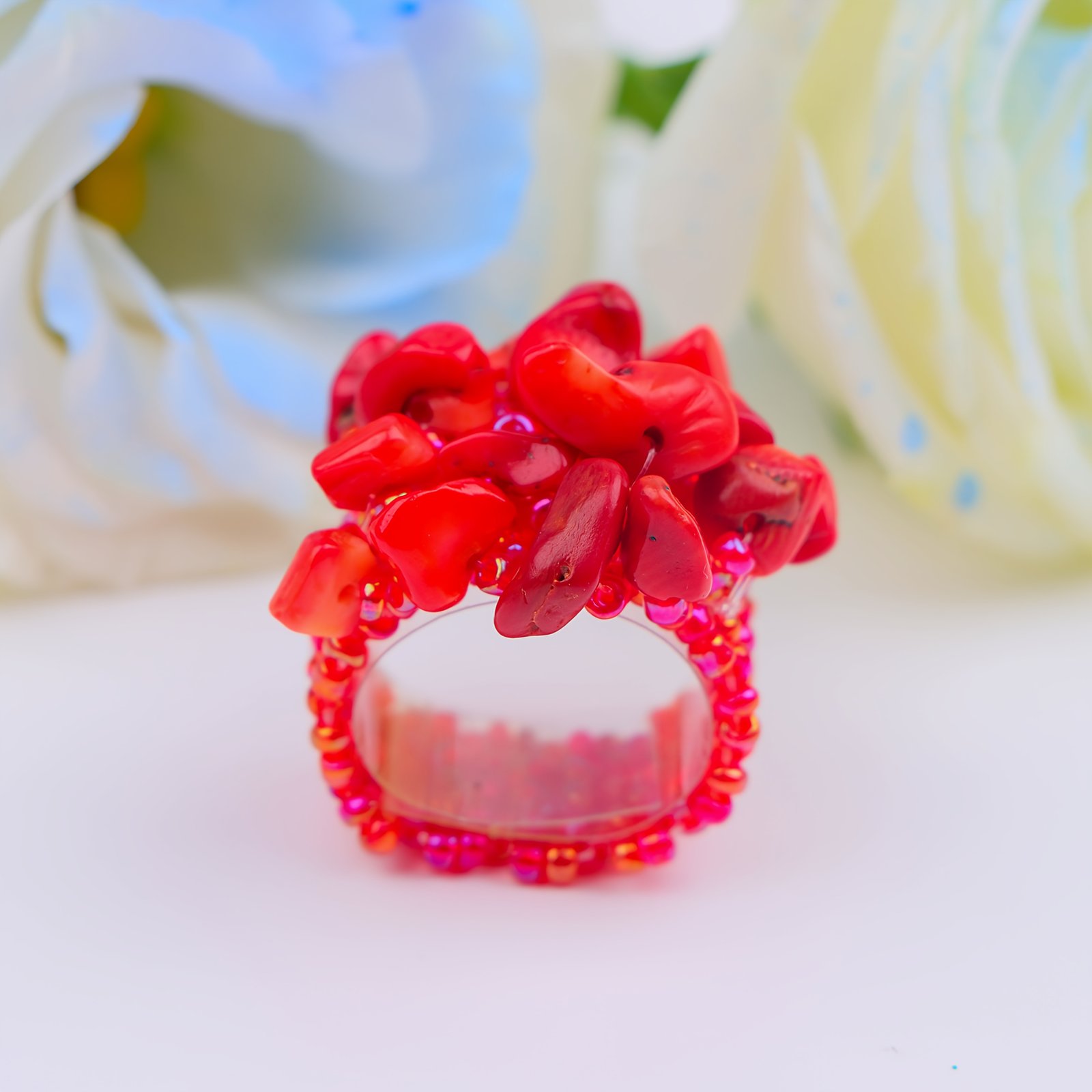 טבעת אלסטית בעבודת יד בוהמית אחת עם חרוזי אורז צבעוניים ואבן כתושה - תכשיטים בסגנון אתני תוסס לנשים, מושלמים למסיבות, חופשות וללבוש יומיומי, מתאים לגברים ולנשים כאחד – תמונה 5