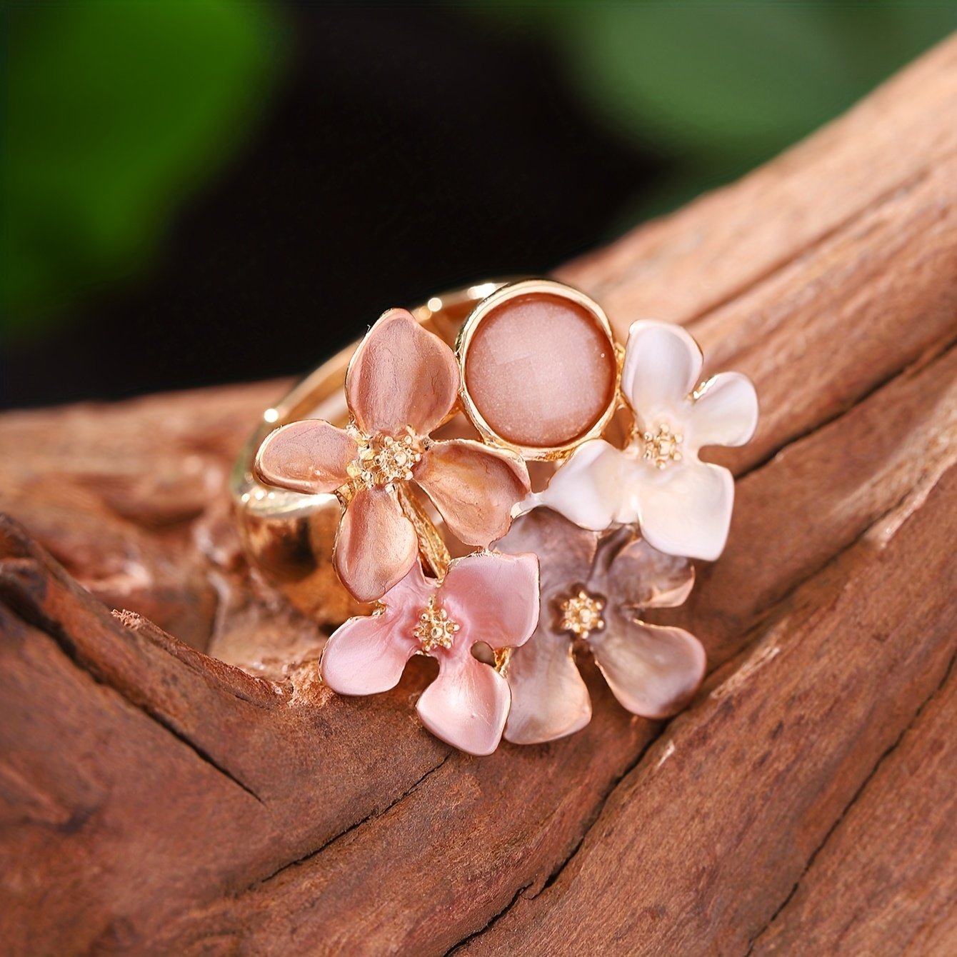 טבעת פרחים בסגנון בוהמי מצופה זהב מסגסוגת אבץ 1 יחידות, אמייל אלסטי, מושלמת לאביב ולקיץ, מתנה אידיאלית ליום האם, לחתונה ולחגים, אביזר חגיגי, טבעת בוהמית - Image 2