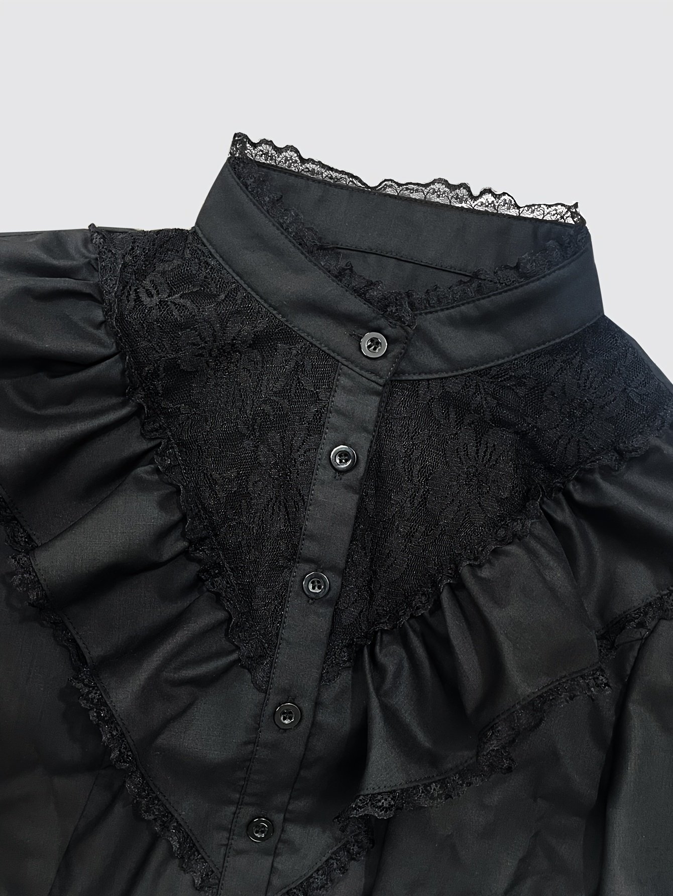 שמלה שחורה אלגנטית עם שרוולים ארוכים וגימור תחרה - צווארון מקושט, חזית מכופתרת, גזרה A-גזרה זורמת, מושלמת לכל עונות השנה, שמלה לכל העונות | שמלת צווארון מקושט | גימור תחרה - Image 3