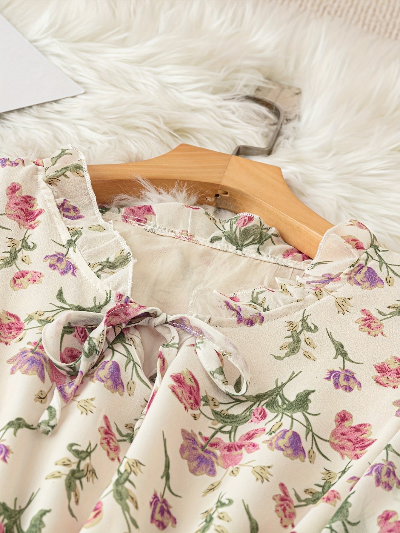 שמלה ארוכת שרוולים עם הדפס פרחוני ופרטי פפיון, מושלמת לבגדי נשים באביב ובסתיו - Image 3