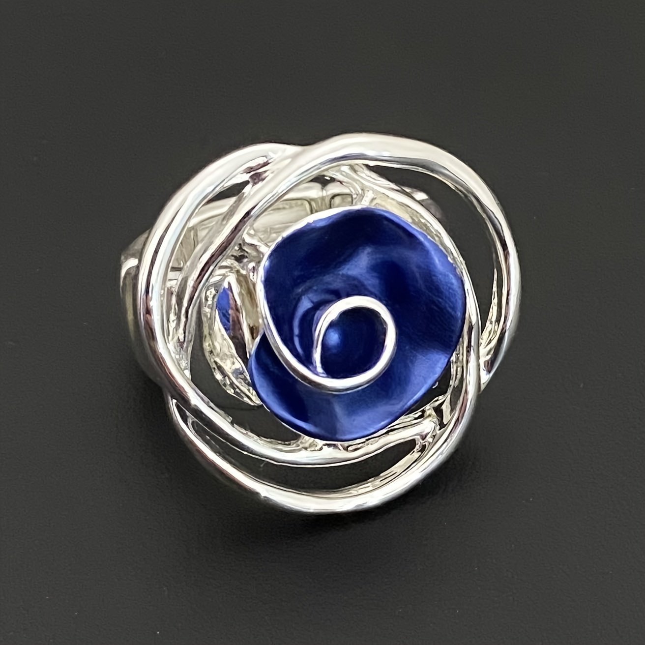 טבעת ורדים יצירתית מסוג חדש, עשויה מסגסוגת איכותית עם גמישות מתכווננת, כמתנה ליום האהבה, עם תחושה יוקרתית. - Image 5