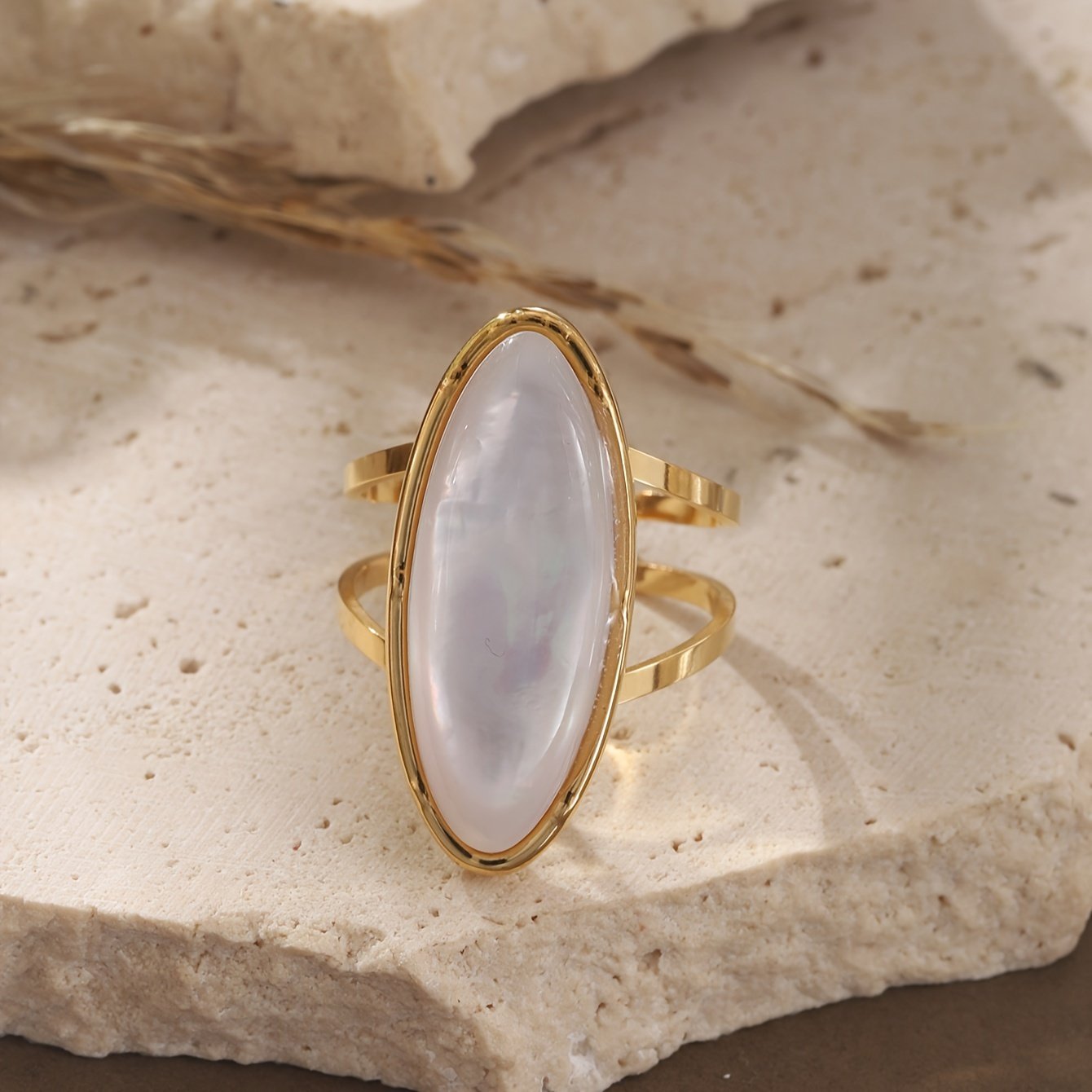 טבעת נירוסטה גיאומטרית שיקית עם שיבוץ שרף - מושלמת ללבוש יומיומי, מסיבות וחופשות - תכשיטי אופנה לנשים – תמונה 7