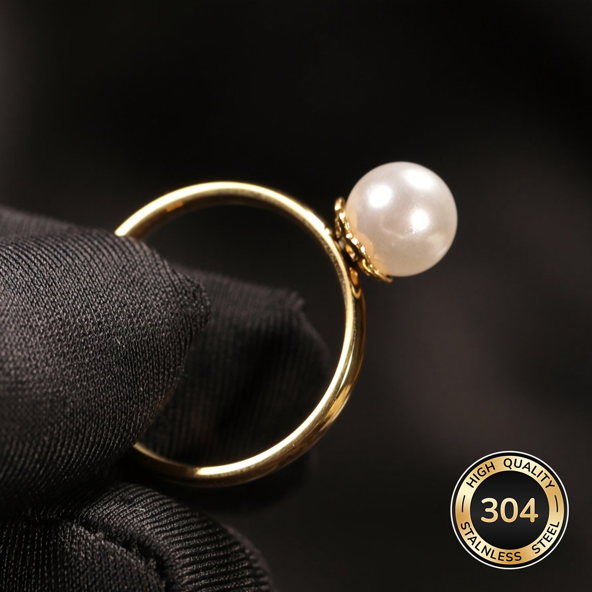 טבעת נירוסטה אלגנטית אחת מצופה זהב 18 קראט עם קריסטל נוצץ - מושלמת ללבוש יומיומי, חתונות ואירועים מיוחדים, מתנה אידיאלית לאם או לאישה, טבעת נישואין | עיצוב טבעת אלגנטי | טבעת נישואין עמידה, טבעות נישואין – תמונה 4