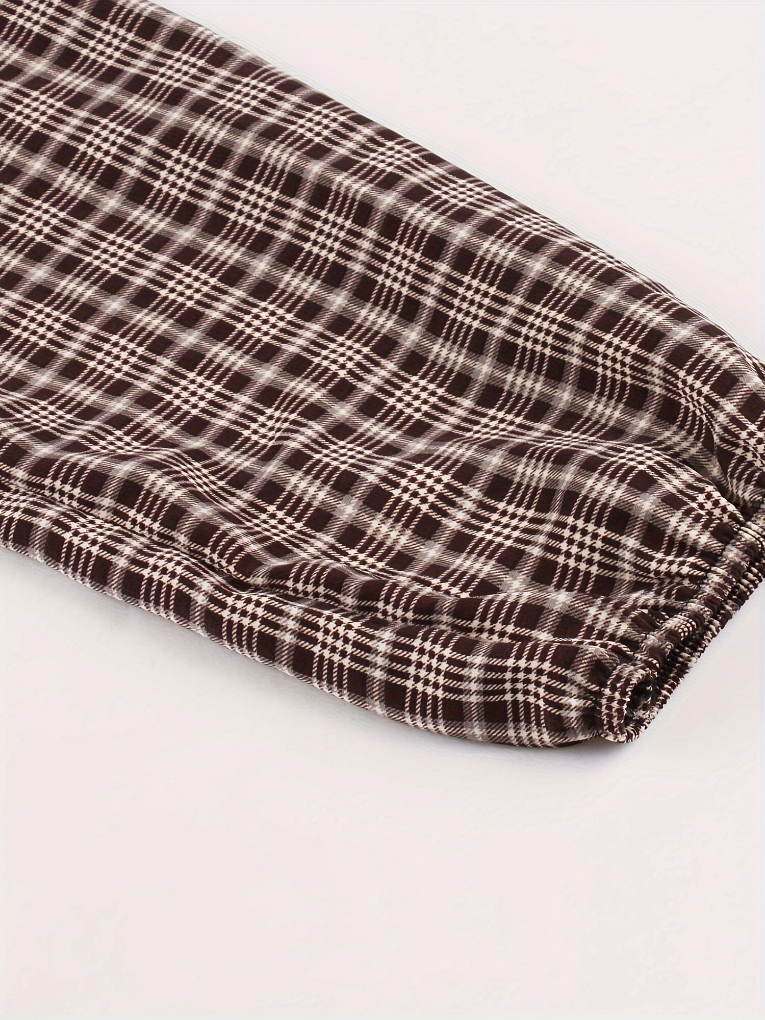 ⁦שמלת A-קו וינטג' לנשים עם הדפס חום ולבן - חצאית מתרחבת בגזרה גבוהה, שרוול עם צווארון עגול, ניתן לכביסה במכונה, ללבוש קז'ואל עד חצי רשמי כל העונה, שמלה מבד זורם⁩ – תמונה ⁦5⁩