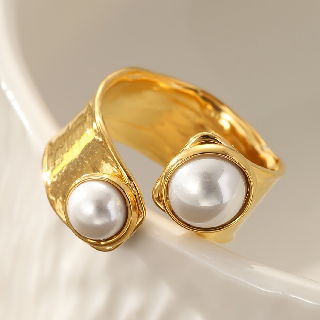 טבעת נירוסטה מתכווננת אלגנטית לנשים בגוון זהוב עם שלישיית פניני חיקוי - מושלמת למסיבות, מתנות ליום האהבה ולרמדאן, טבעת רב-תכליתית | טבעת בסגנון וינטג' | גימור יוקרתי - Image 13