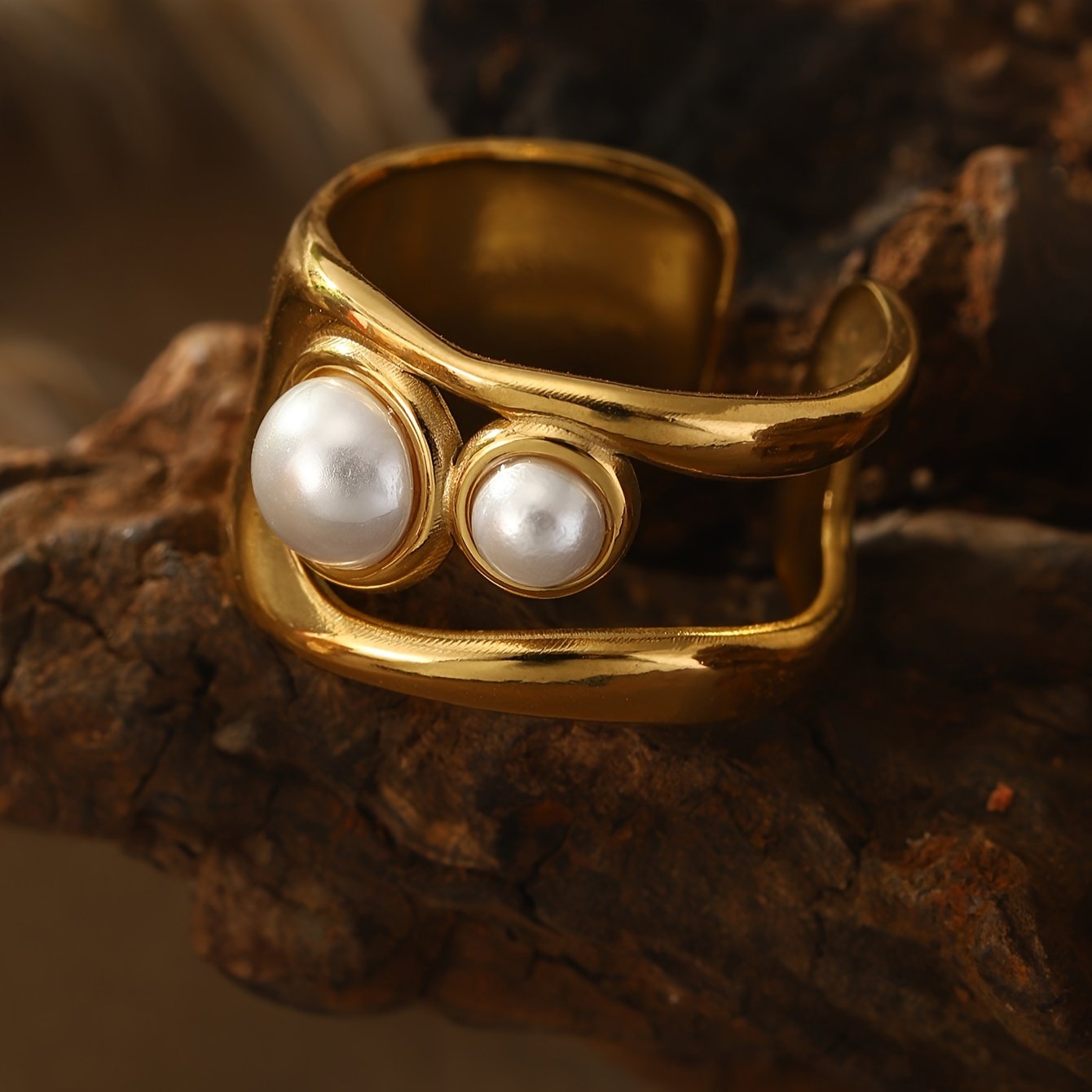 טבעת נירוסטה מתכווננת אלגנטית לנשים בגוון זהוב עם שלישיית פניני חיקוי - מושלמת למסיבות, מתנות ליום האהבה ולרמדאן, טבעת רב-תכליתית | טבעת בסגנון וינטג' | גימור יוקרתי - Image 15