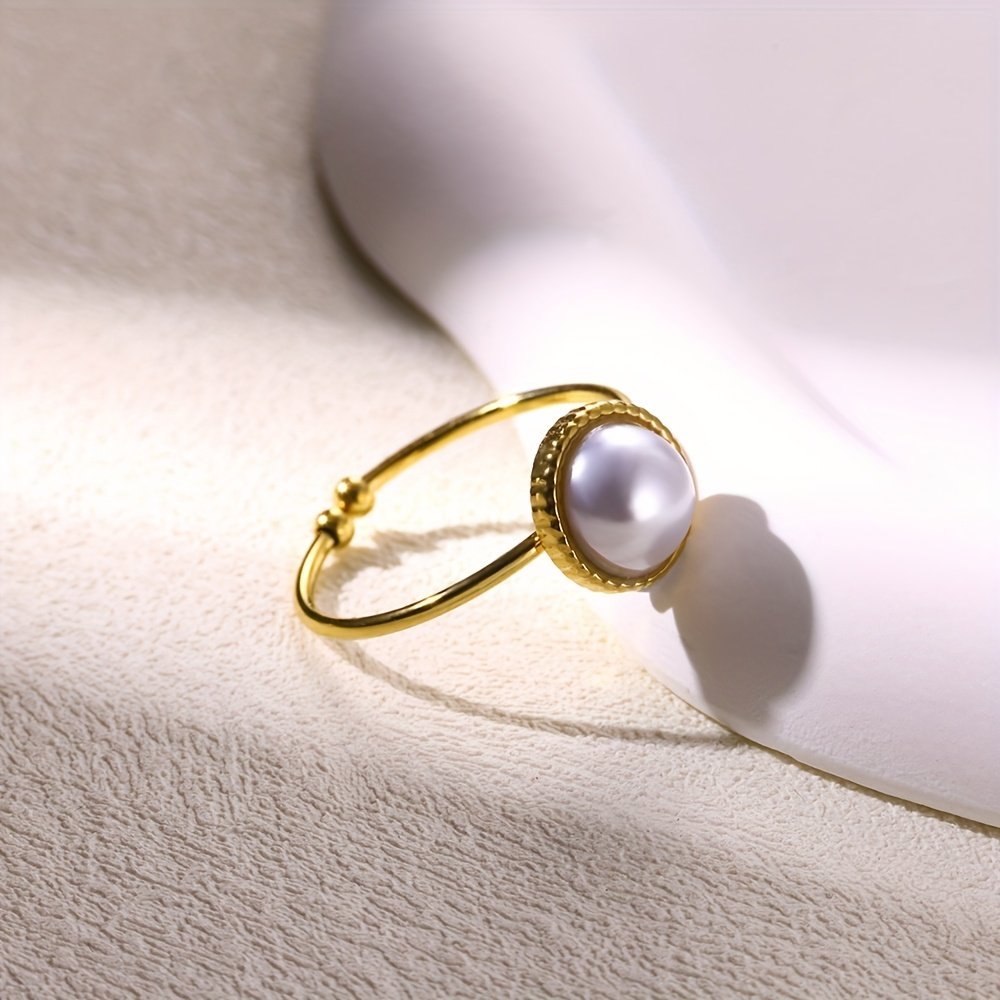 ⁦טבעת פתוחה מתכווננת אלגנטית אחת, נירוסטה מצופה זהב 18 קראט עם פנינה מלאכותית, טבעת יוקרתית לנשים לחתונה, מסיבה, מתנת חג ההודיה - תכשיטים לכל עונה⁩ – תמונה ⁦2⁩