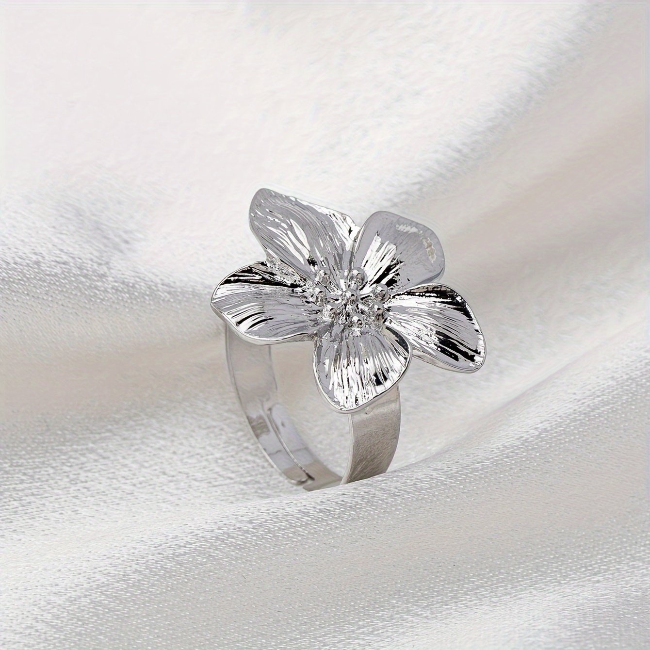 ⁦טבעת פתוחה לאישה אחת טבעת מתכווננת בצורת פרח פשוטה ופתוחה מתאימה ללבוש יומיומי ולאירועים⁩ – תמונה ⁦6⁩