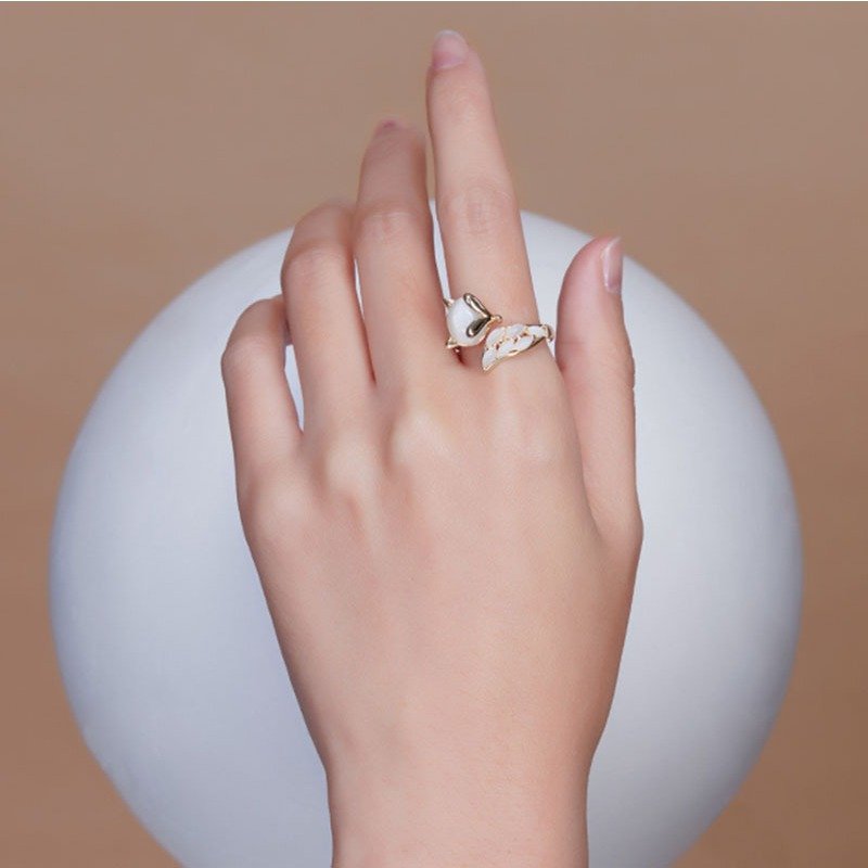 ⁦טבעת שועל מתכווננת בגוון זהוב עם עיטורי עלים - תכשיטי חיות גחמניים לנשים, טבעת אלגנטית הניתנת לערום ללבוש יומיומי או לאירועים מיוחדים⁩ – תמונה ⁦3⁩