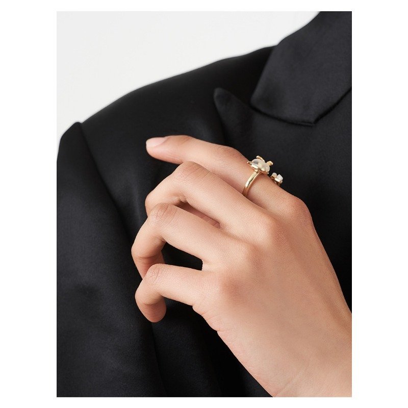 ⁦טבעת שועל מתכווננת בגוון זהוב עם עיטורי עלים - תכשיטי חיות גחמניים לנשים, טבעת אלגנטית הניתנת לערום ללבוש יומיומי או לאירועים מיוחדים⁩ – תמונה ⁦6⁩