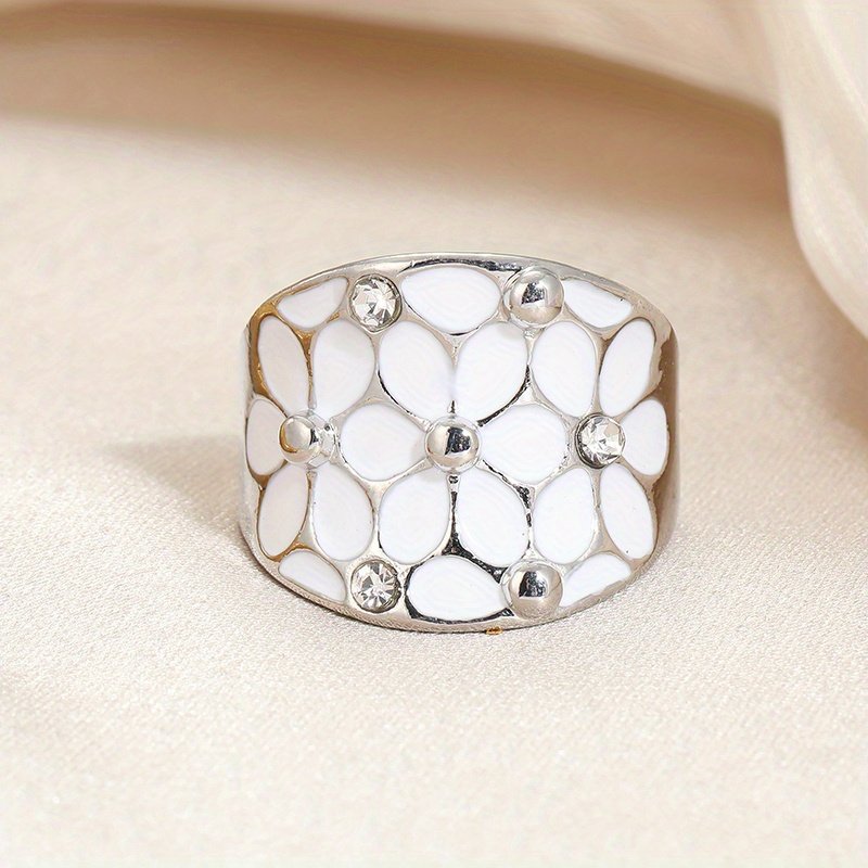 ⁦טבעת אמייל בעבודת יד לנשים טבעת פורצלן חיקוי פרחים לבנים אלגנטית עם אמייל מצופה חרסינה תכשיטי מסיבת חתונה⁩ – תמונה ⁦3⁩