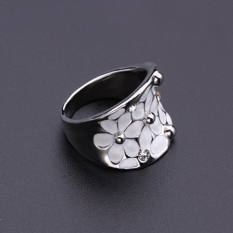 Elegant White Flower Ring for Women - Handmade Copper Jewelry with Synthetic Zirconia, Perfect for Weddings, Parties and Daily Wear, Wedding Jewelry