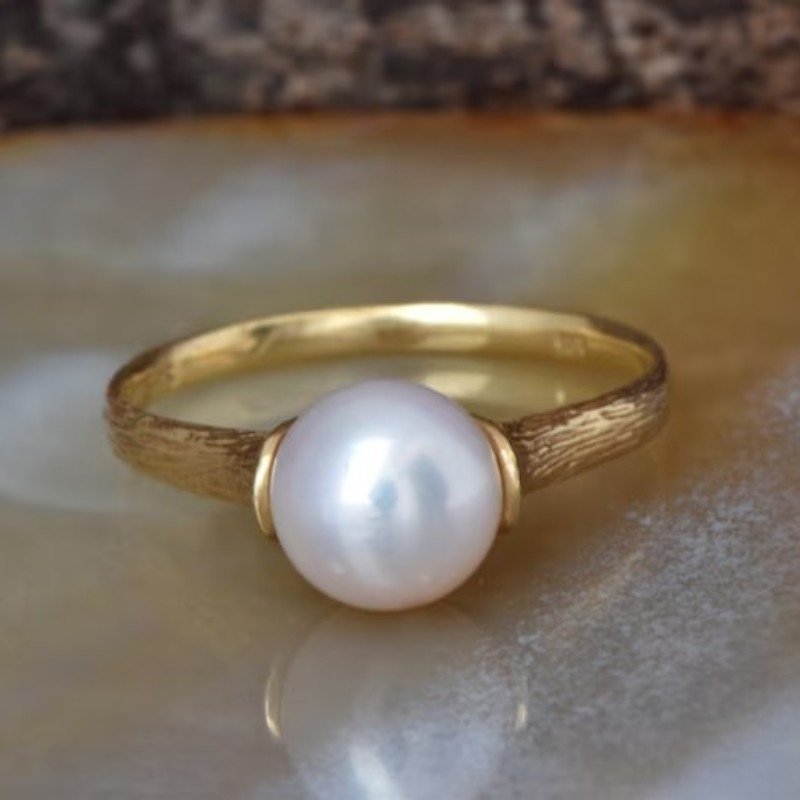 טבעת וינטג' אלגנטית לנשים עם פנינה מלאכותית בגוון זהוב - אידיאלית להצעות נישואין, אירוסין ומתנות ליום נישואין, ללבוש לכל עונה, טבעת להצעת נישואין | עיצוב טבעת וינטג' | גימור זהב, תכשיטי פנינים – תמונה 2